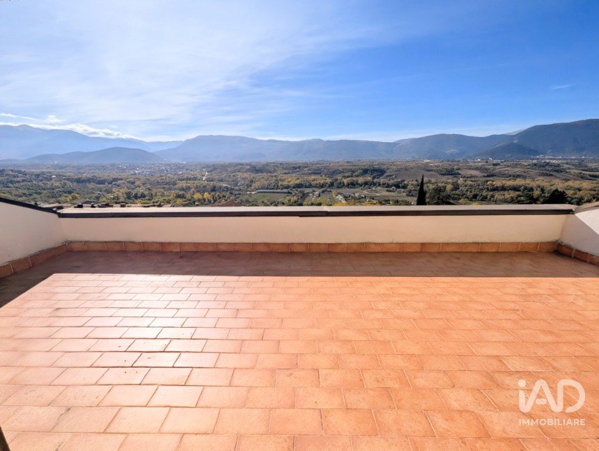 Casa indipendente / Villa 11 locali di 231 m² in Roccacasale (67030)