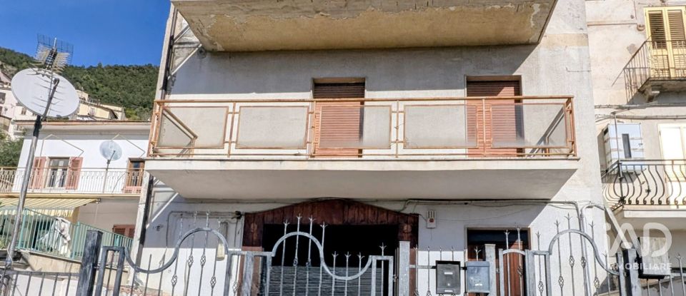 Casa indipendente / Villa 11 locali di 231 m² in Roccacasale (67030)