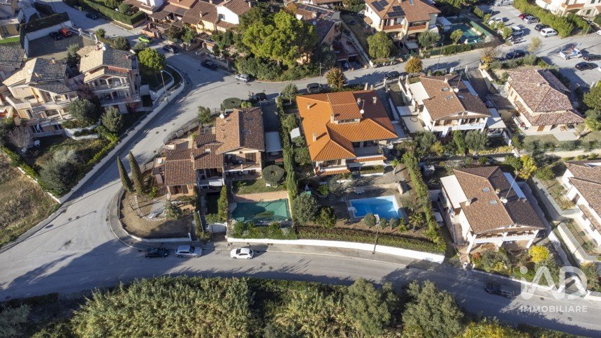 House 10 rooms of 500 m² in Porto Recanati (62017)