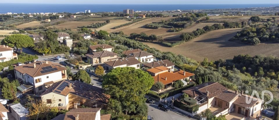 House 10 rooms of 500 m² in Porto Recanati (62017)