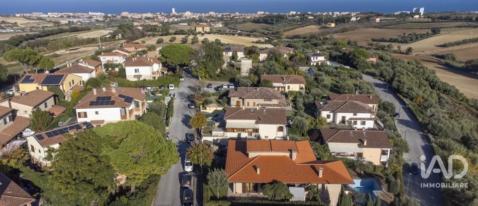 House 10 rooms of 500 m² in Porto Recanati (62017)