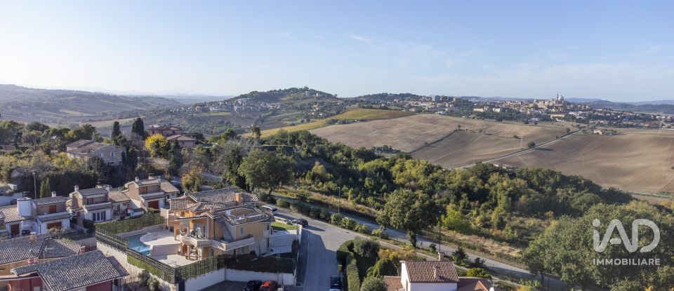 House 10 rooms of 500 m² in Porto Recanati (62017)