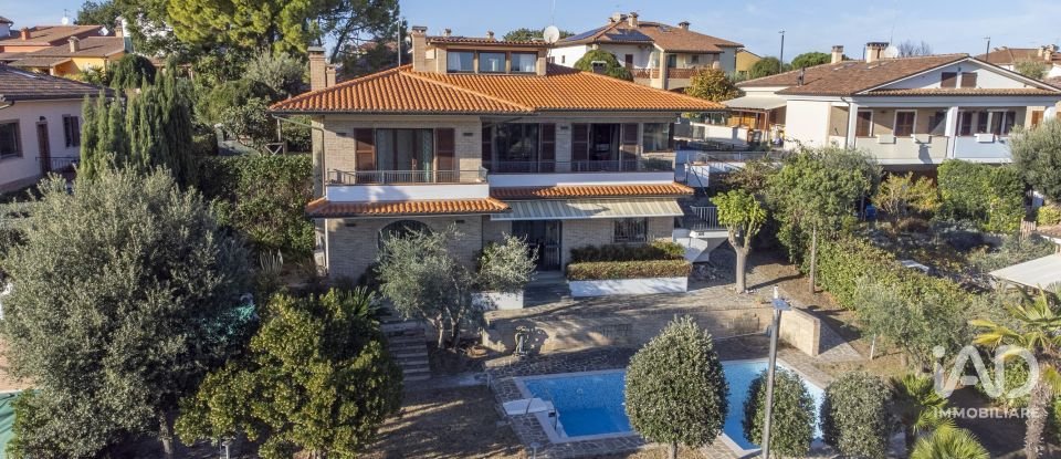 House 10 rooms of 500 m² in Porto Recanati (62017)