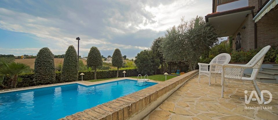 House 10 rooms of 500 m² in Porto Recanati (62017)