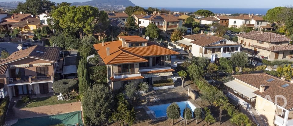 House 10 rooms of 500 m² in Porto Recanati (62017)