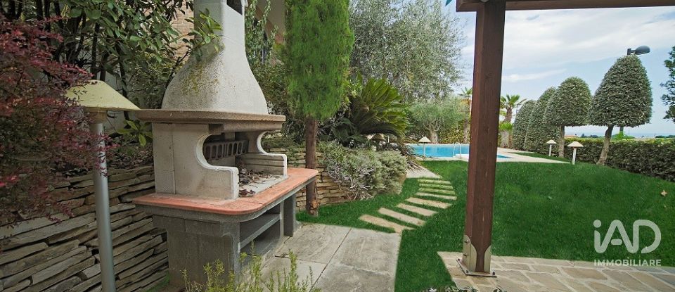 House 10 rooms of 500 m² in Porto Recanati (62017)