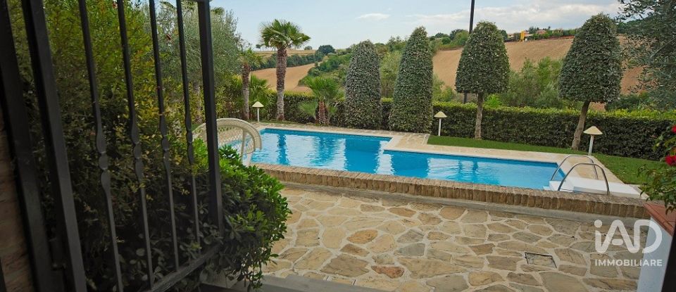 House 10 rooms of 500 m² in Porto Recanati (62017)