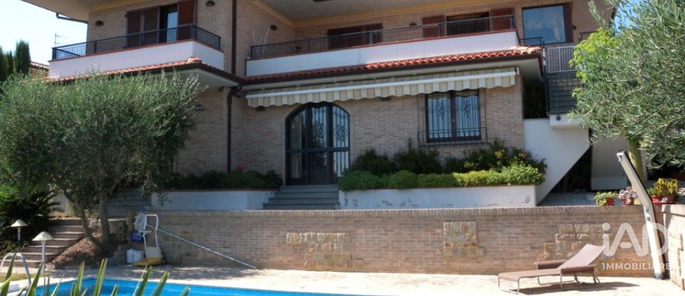 House 10 rooms of 500 m² in Porto Recanati (62017)