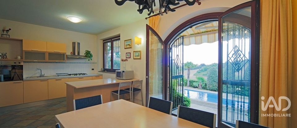 House 10 rooms of 500 m² in Porto Recanati (62017)