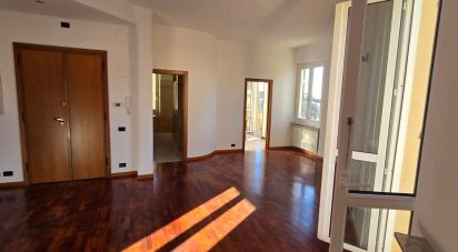 Apartment 5 rooms of 88 m² in Genova (16152)