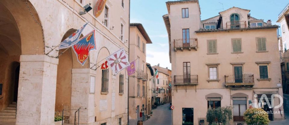 Appartamento 5 locali di 91 m² a Sarteano (53047)