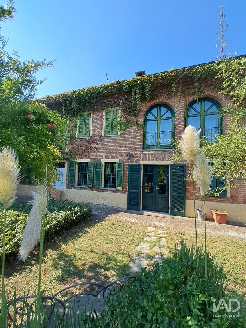 Casale 11 locali di 273 m² in Masio (15024)