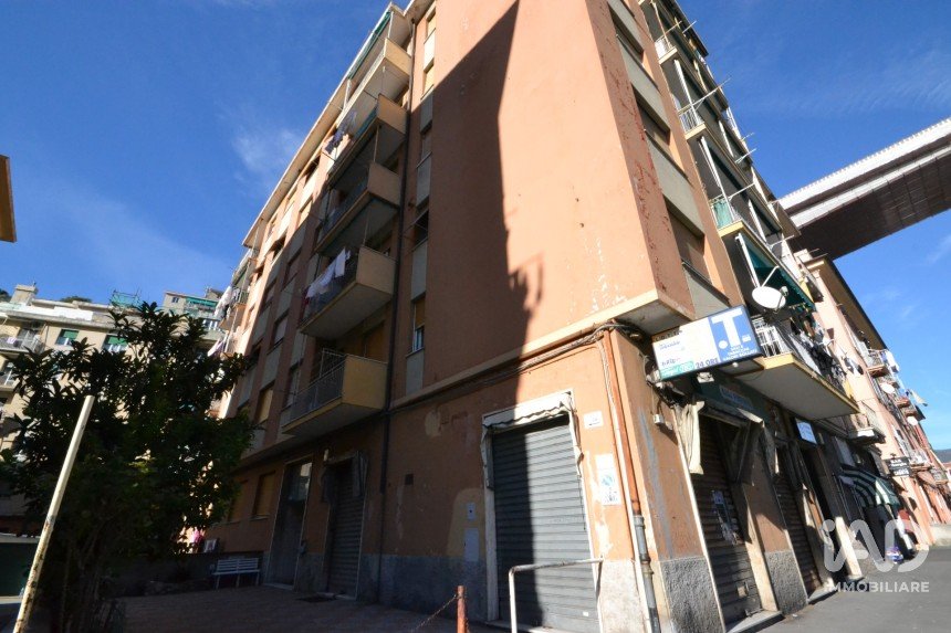 Four-room apartment of 82 m² in Genova (16138)