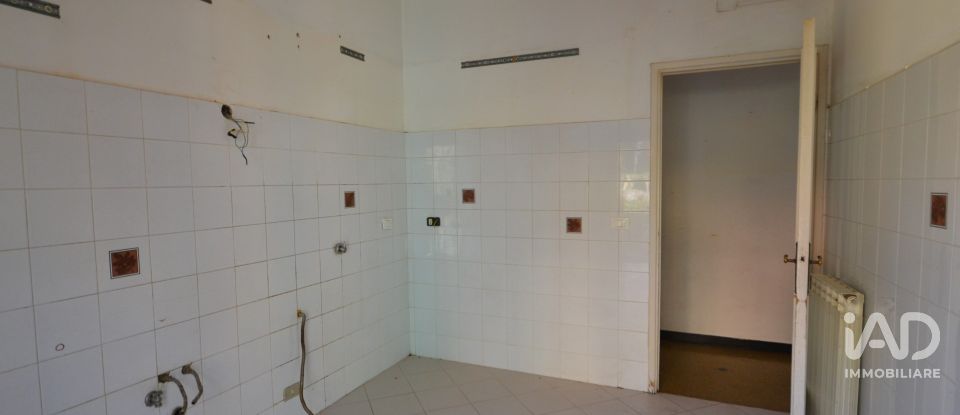 Four-room apartment of 82 m² in Genova (16138)