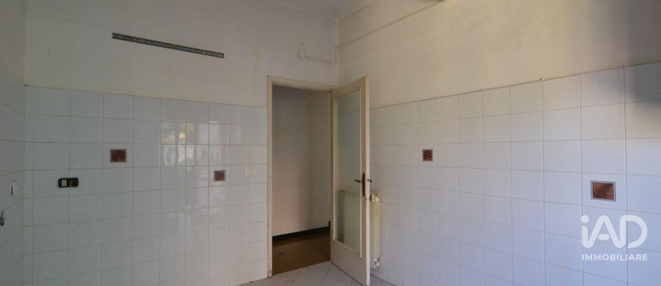 Four-room apartment of 82 m² in Genova (16138)