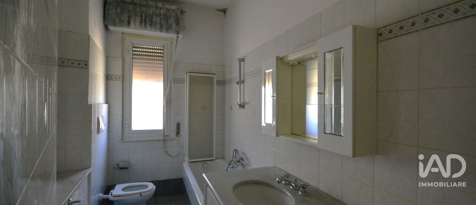 Four-room apartment of 82 m² in Genova (16138)