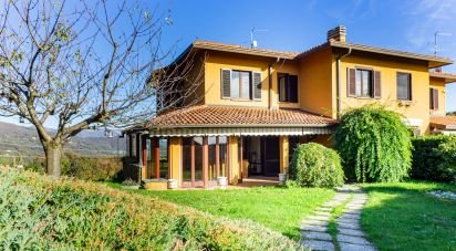 Casa indipendente 8 locali di 180 m² in Perego (23888)