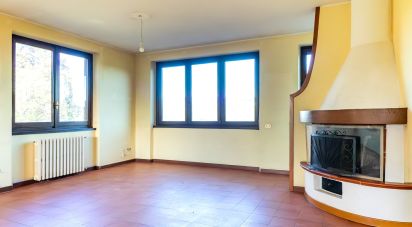 Casa indipendente 8 locali di 180 m² in Perego (23888)