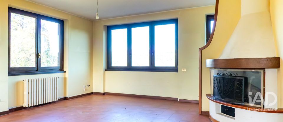 Townhouse 8 rooms of 180 m² in Perego (23888)