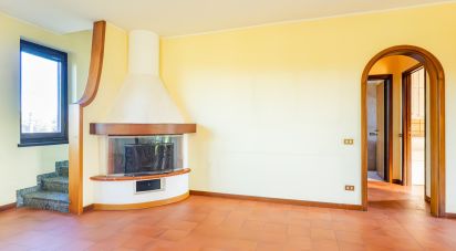 Casa indipendente 8 locali di 180 m² in Perego (23888)