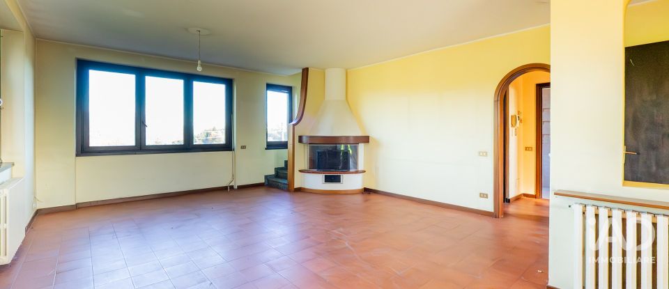 Townhouse 8 rooms of 180 m² in Perego (23888)