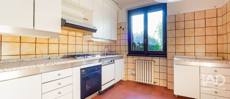 Townhouse 8 rooms of 180 m² in Perego (23888)