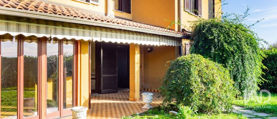 Townhouse 8 rooms of 180 m² in Perego (23888)