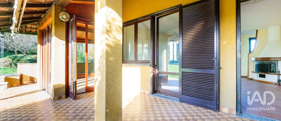 Townhouse 8 rooms of 180 m² in Perego (23888)