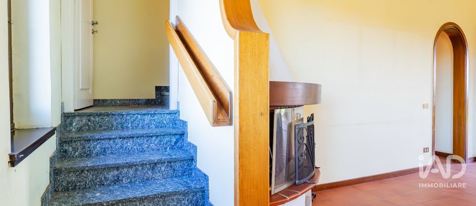 Townhouse 8 rooms of 180 m² in Perego (23888)