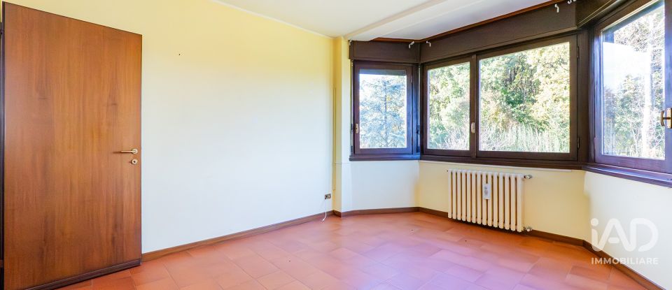 Townhouse 8 rooms of 180 m² in Perego (23888)