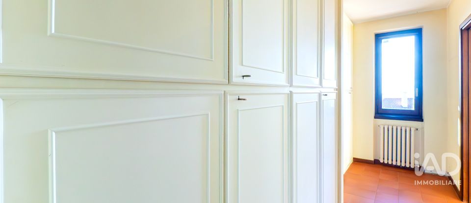 Townhouse 8 rooms of 180 m² in Perego (23888)