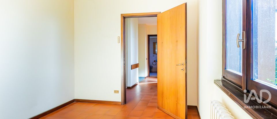 Townhouse 8 rooms of 180 m² in Perego (23888)