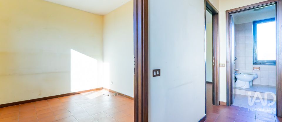 Townhouse 8 rooms of 180 m² in Perego (23888)