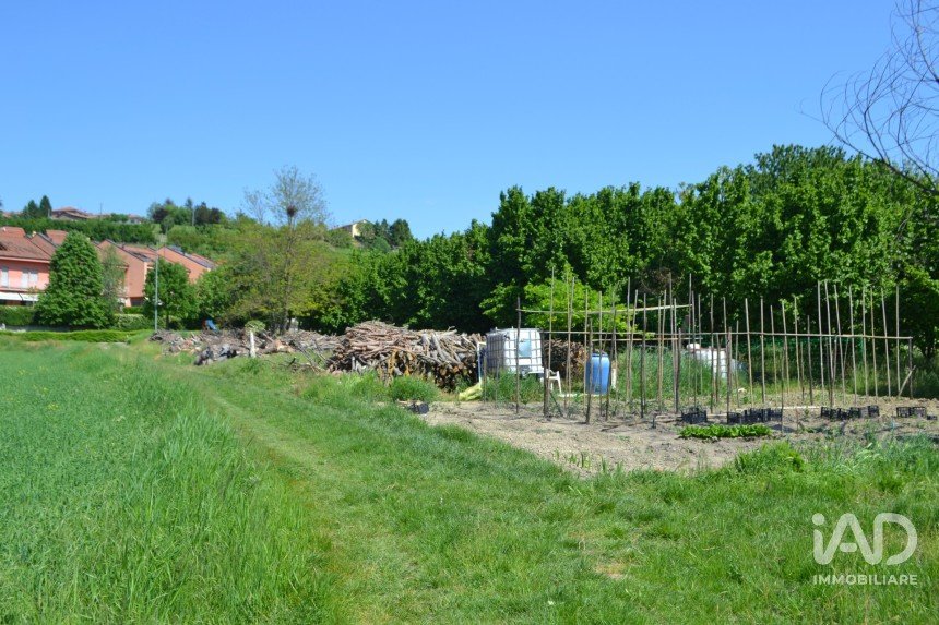 Land of 4,774 m² in Guarene (12050)