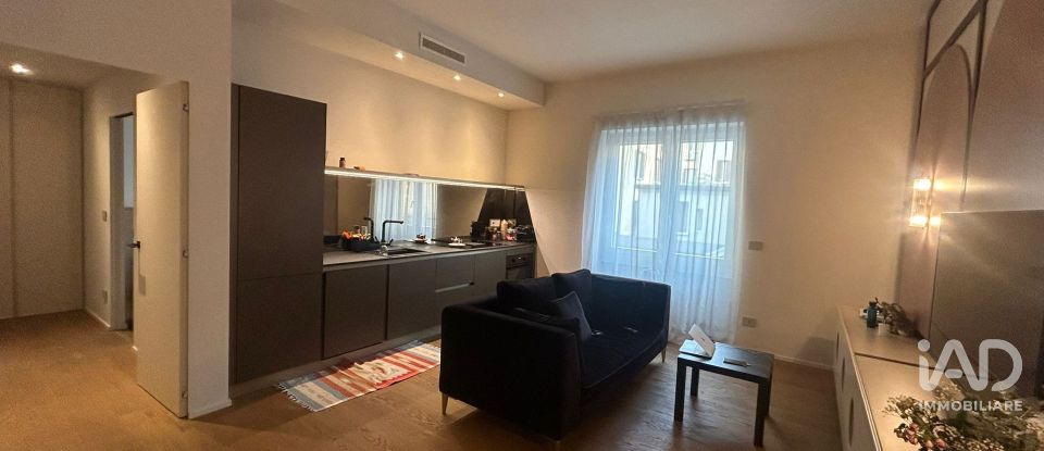 Monolocale di 65 m² a Milano (20124)