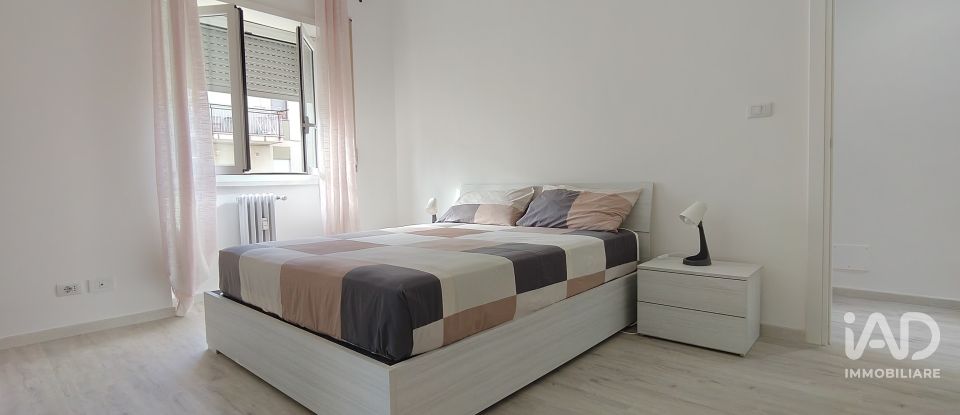 Varie superfici 1 locale di 20 m² a Roma (00139)