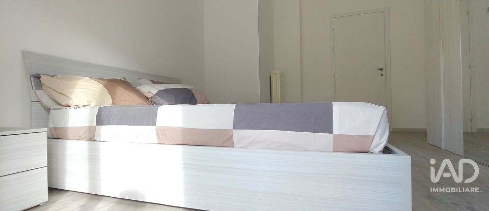 Varie superfici 1 locale di 20 m² a Roma (00139)