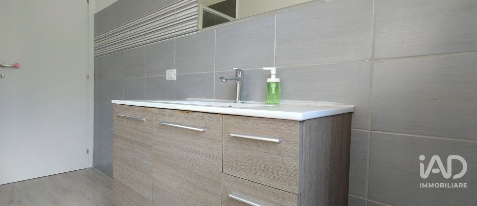 Varie superfici 1 locale di 20 m² a Roma (00139)