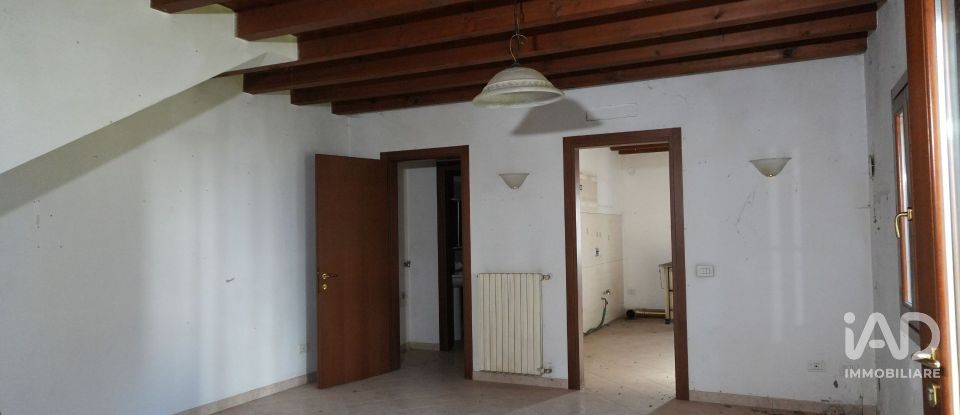 Barn conversion 9 rooms of 1,022 m² in Cavezzo (41032)