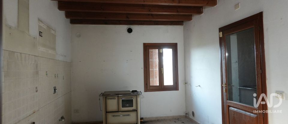 Barn conversion 9 rooms of 1,022 m² in Cavezzo (41032)