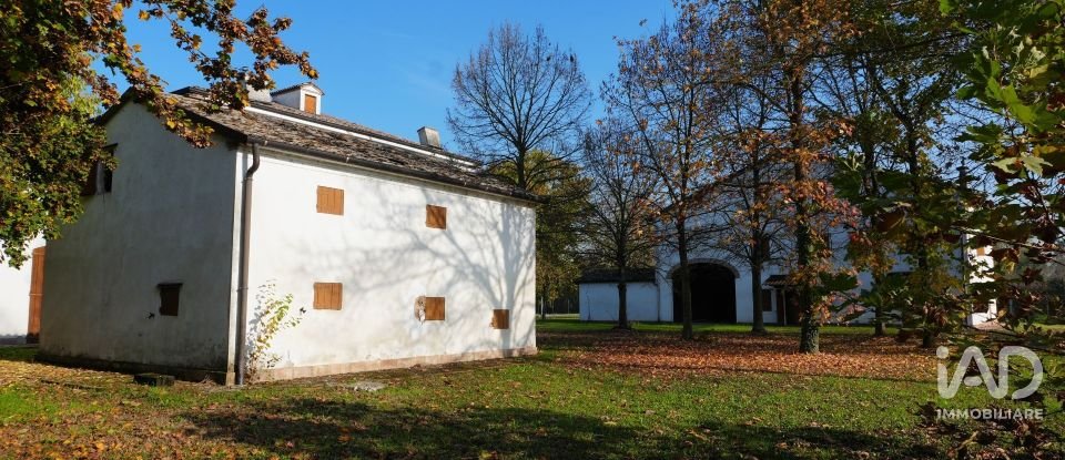 Barn conversion 9 rooms of 1,022 m² in Cavezzo (41032)