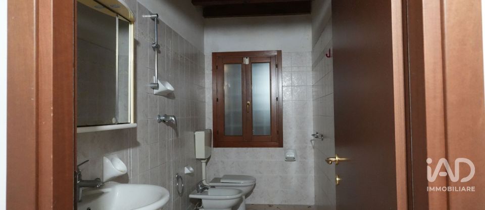 Barn conversion 9 rooms of 1,022 m² in Cavezzo (41032)