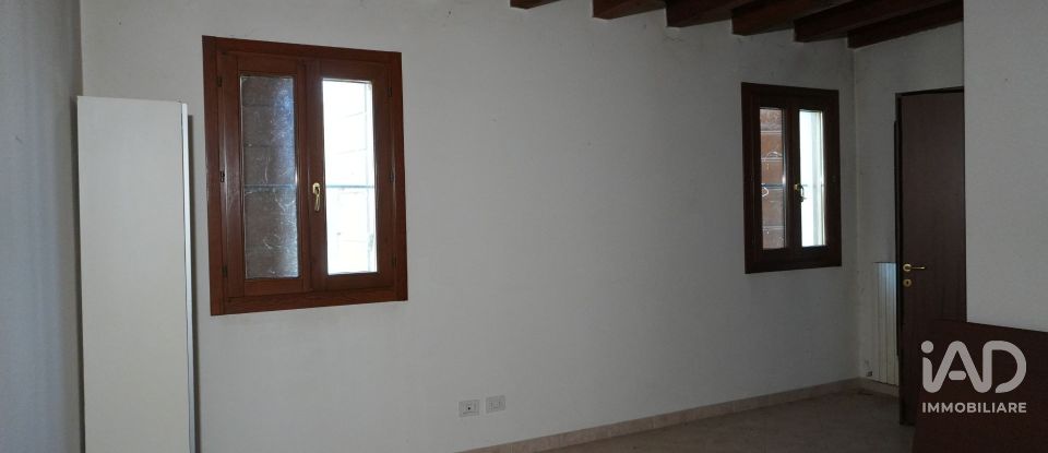 Barn conversion 9 rooms of 1,022 m² in Cavezzo (41032)