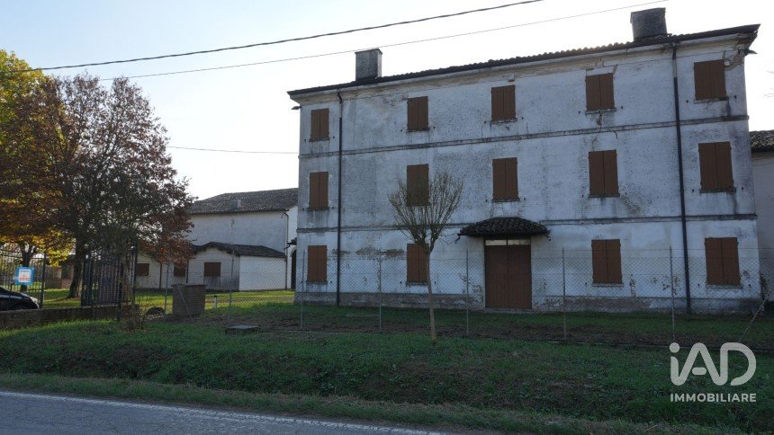 Barn conversion 9 rooms of 1,022 m² in Cavezzo (41032)