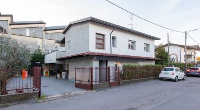 Casa indipendente / Villa 3 locali di 141 m² in Busto Arsizio (21052)