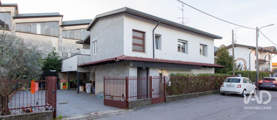 Casa indipendente / Villa 3 locali di 141 m² in Busto Arsizio (21052)