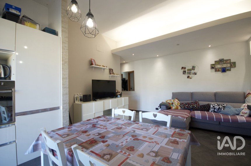 Three-room apartment of 76 m² in Genova (16141)