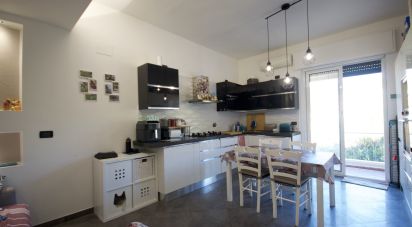 Three-room apartment of 76 m² in Genova (16141)