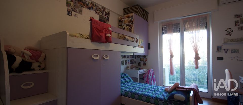 Three-room apartment of 76 m² in Genova (16141)