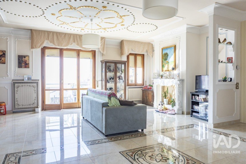Appartamento 7 locali di 130 m² a Castelfidardo (60022)